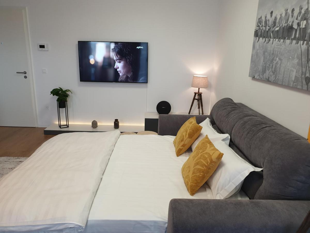 Executive Apartment Avantgarden Coresi Braşov Buitenkant foto