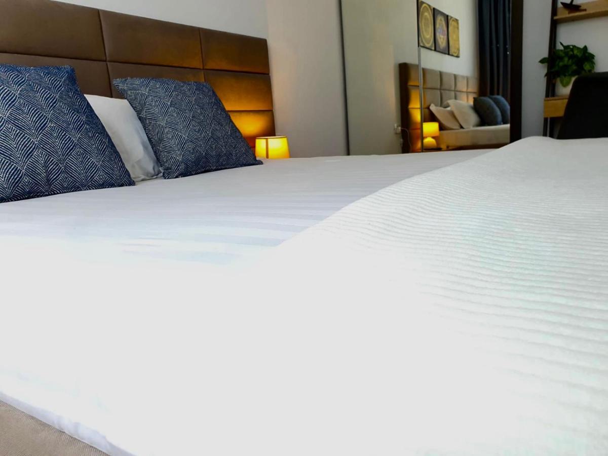 Executive Apartment Avantgarden Coresi Braşov Buitenkant foto